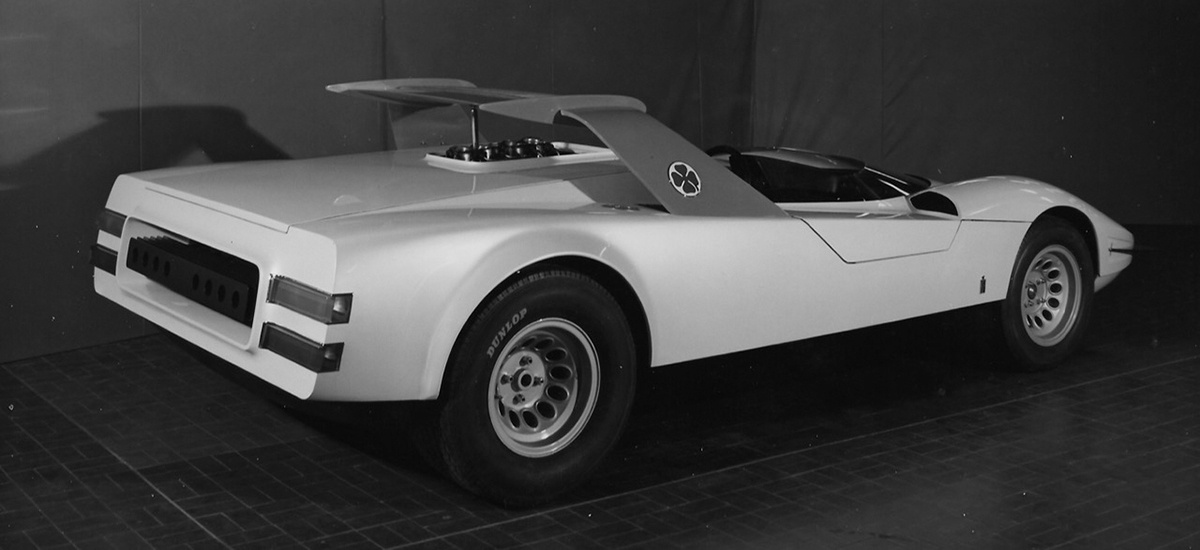 Alfa-Romeo-P33-Roadster